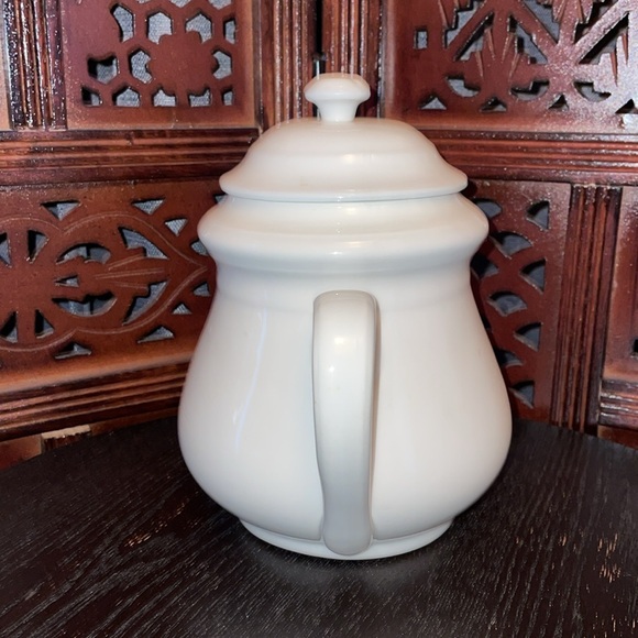 Vintage 1970’s German Elegant White Ceramic Teapot - Picture 2 of 5